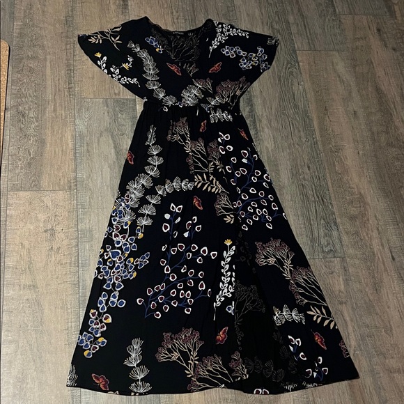 Express Black Floral Maxi Dress - Picture 1 of 9
